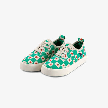 Tomaat overal over veters trainers