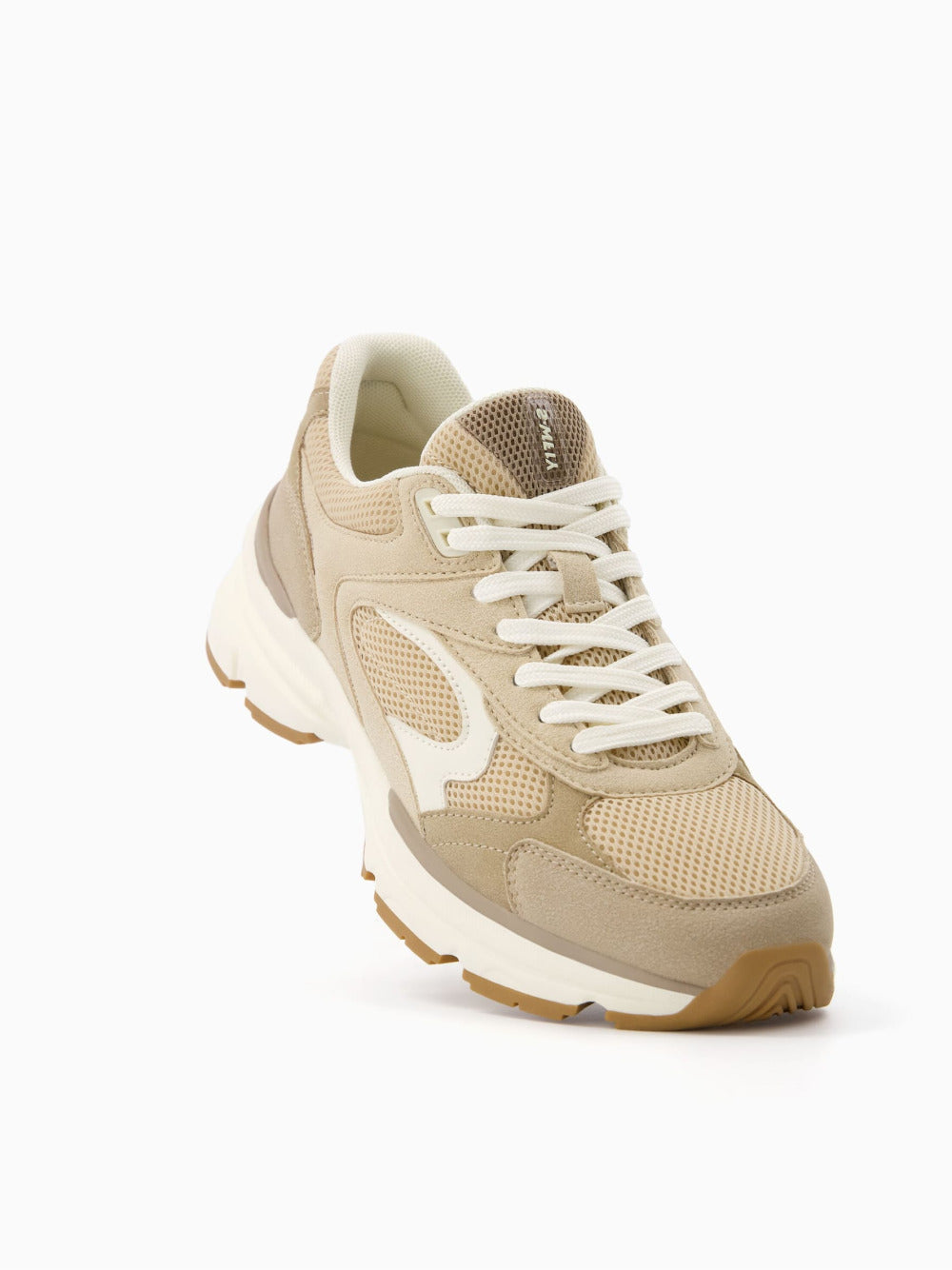 Contrasttrainers met gaas