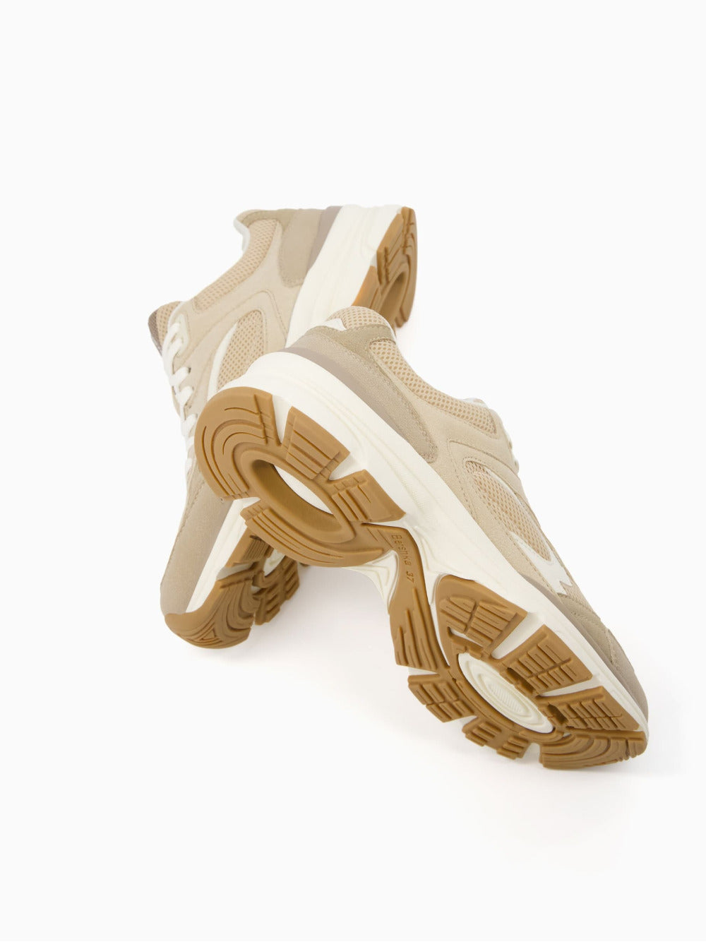 Contrasttrainers met gaas