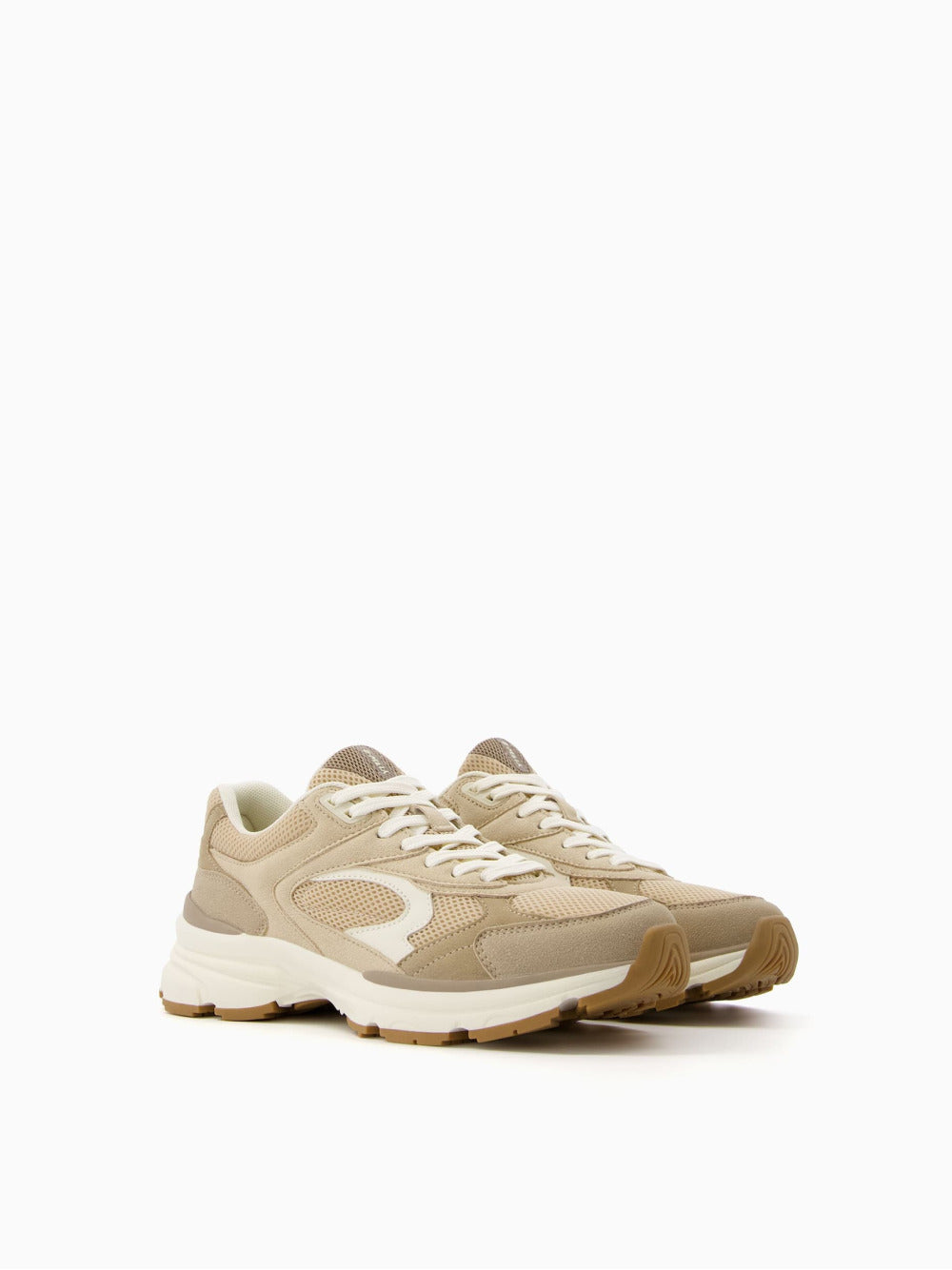 Contrasttrainers met gaas