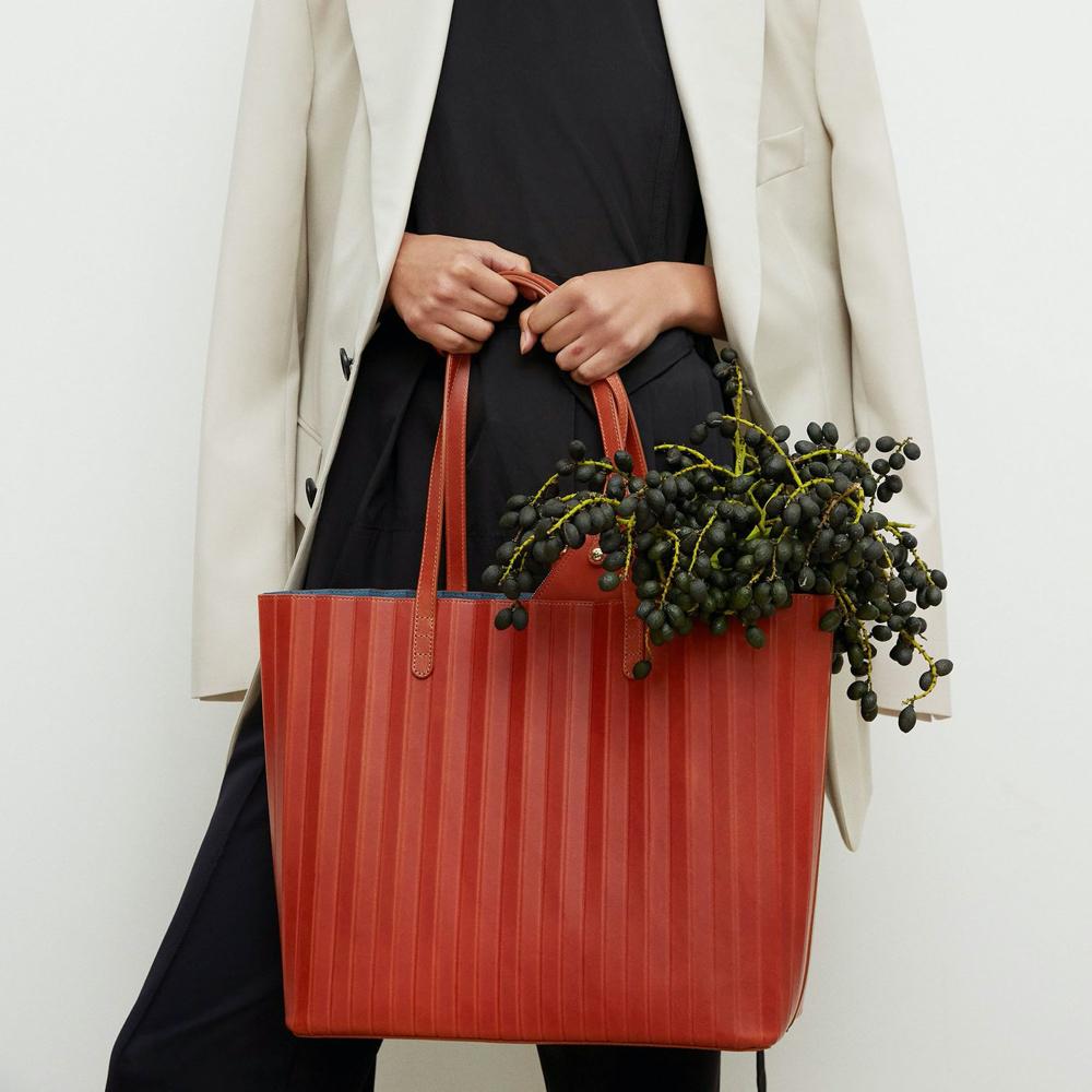 Debossed lederen tote