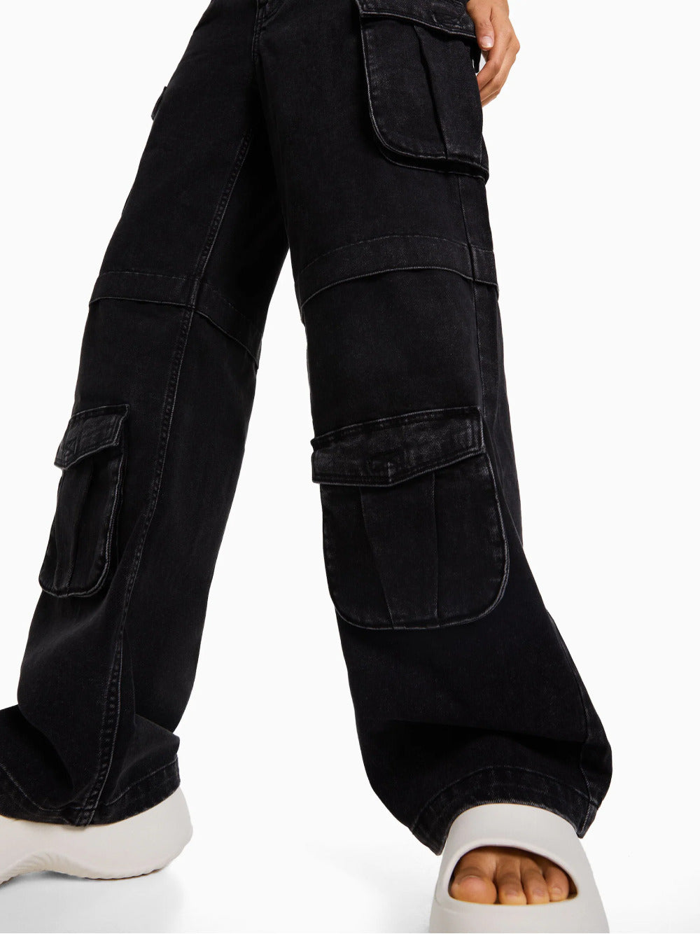Jeans cargo multi-tasca