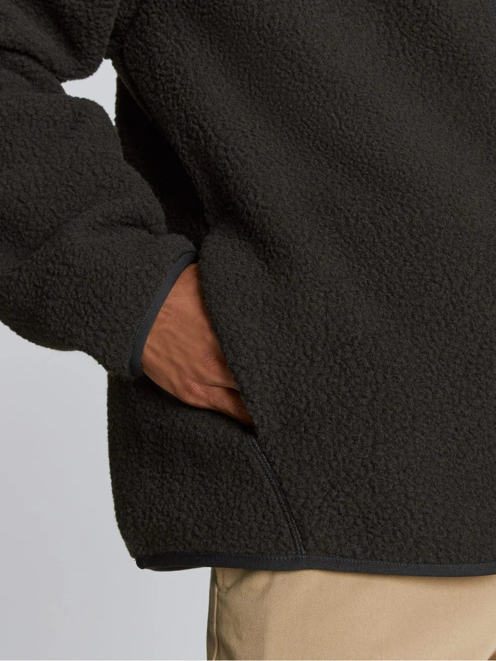 De zwarte pullover