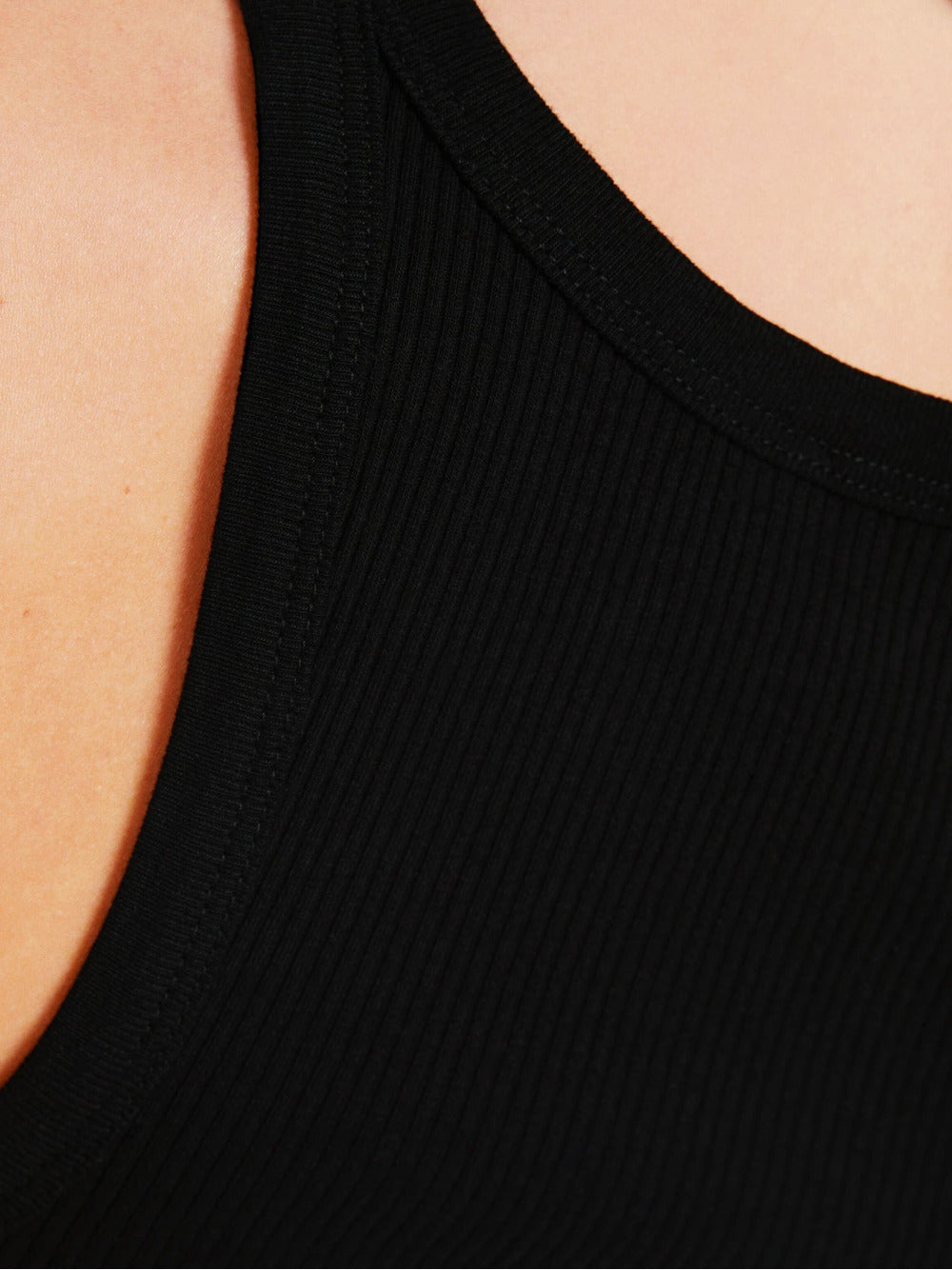 T-shirt a coste senza maniche