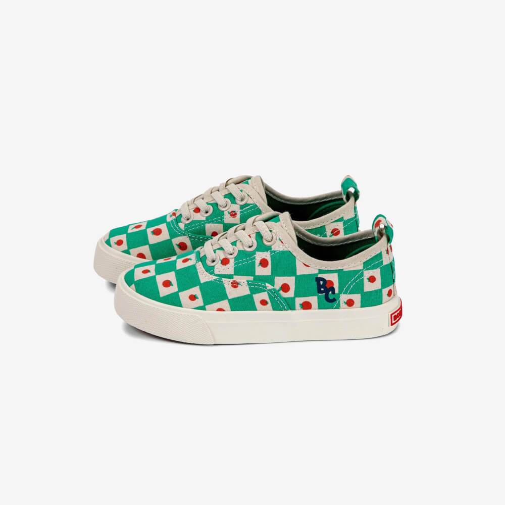 Tomaat overal over veters trainers